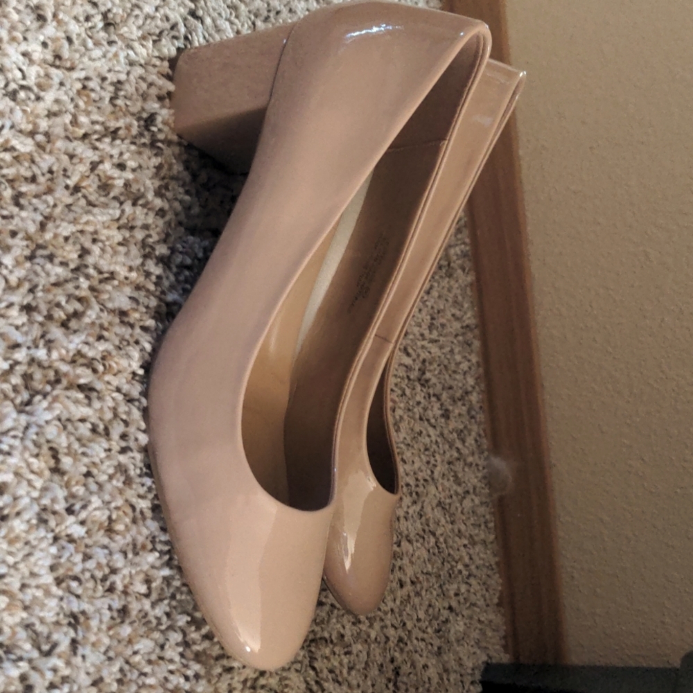 Aerosoles nude patent leather heels comfortable work shoes size 10.5